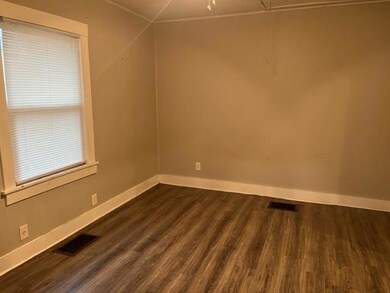 Roomy front room.