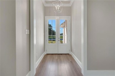 BRIGHT, CHEERFUL ENTRANCE WITH DELIGHTFUL, UNUSUAL