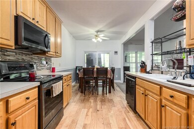 2402 Pickwick Ct, New Albany, IN 47150 - photo 2