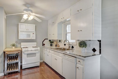 Kitchen with backsplash, wood finished floors, a 