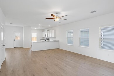 132 Paria Ct, Jarrell, TX 76537 - photo 4