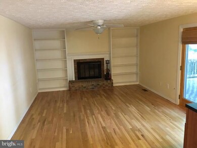 15113 Holleyside Dr, Dumfries, VA 22025 - photo 7