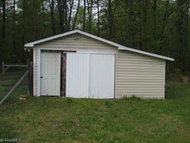 604 Friendly Acres Rd, Asheboro, NC 27205 - photo 4