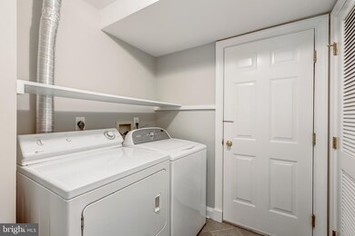 4300 Thomas Brigade Ln, Fairfax, VA 22033 - photo 6