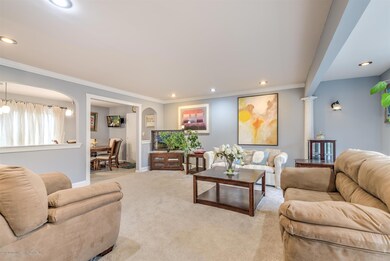 04-LIVING ROOM