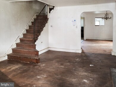 7214 Pine St, Upper Darby, PA 19082 - photo 2