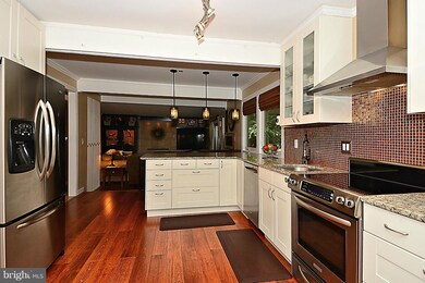 10512 Acacia Ln, Fairfax, VA 22032 - photo 2