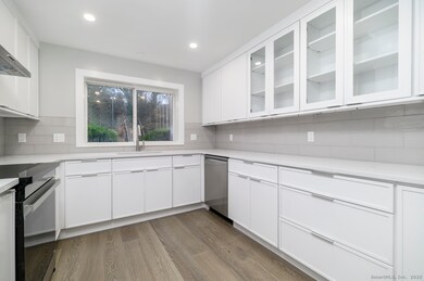 206 Gillies Ln unit 1-5, Norwalk, CT 06854 - photo 5