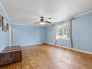 129 Gainesville St, Forestburg, TX 76239 - photo 5