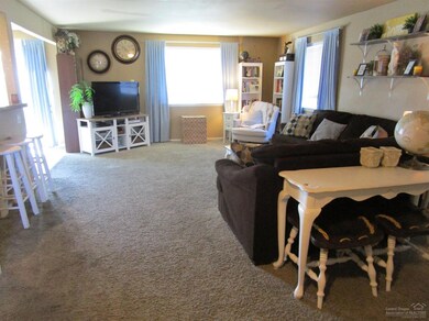 712 NE Larch Ave, Redmond, OR 97756 - photo 7