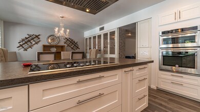 713 E Draper St-20