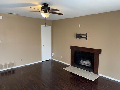 147 Allencrest Dr unit D, Fort Worth, TX 76108 - photo 3