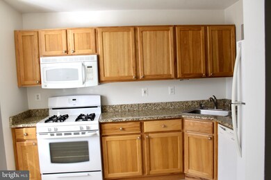 637 Covington Ct unit 637, Sewell, NJ 08080 - photo 5