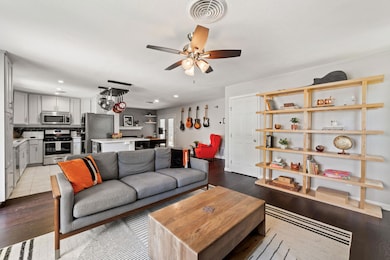 8405 Rockwood Ln, Austin, TX 78757 - photo 4