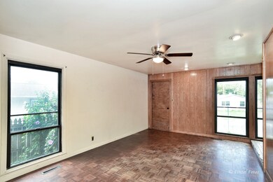 204 Butte Ln, Carpentersville, IL 60110 - photo 3