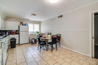 123 Bellot St-13