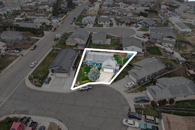 502 Armas Ct, Grandview, WA 98930 - photo 2