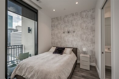 Second bedroom with ensuite and large closet with