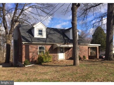 625 Heckel Ave, Spring City, PA 19475 - photo 2