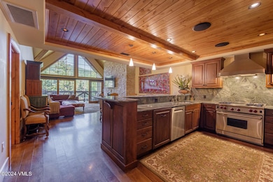KitchenFamily Room-022-011-1500x1000