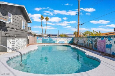 308 Fox Cir, Las Vegas, NV 89107 - photo 3