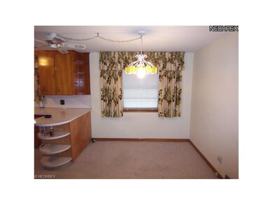 eat-in kitchen