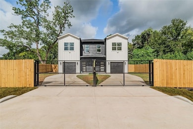 9523 Willow St unit B, Houston, TX 77088 - photo 2