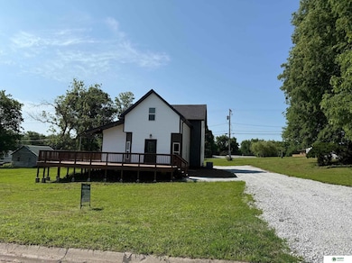 506 W Cedar St, Sutton, NE 68979 - photo 2