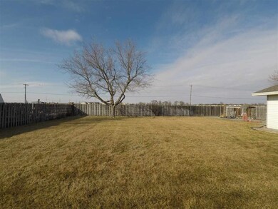 3911 W Redwood Dr, North Platte, NE 69101 - photo 3