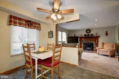 4304 Candlestick Ct, Dumfries, VA 22025 - photo 5