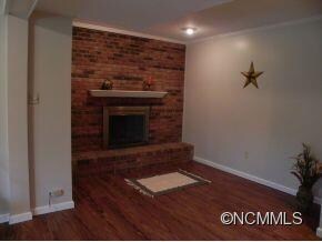 Gas burning fireplace