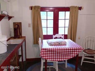 13366 Greenly, Bitely, MI b__2v - photo 5