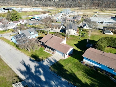 608 Moen St, Decorah, IA 52101 - photo 5