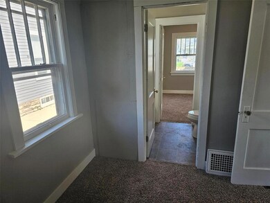 1129 C Ave NW, Cedar Rapids, IA 52405 - photo 6