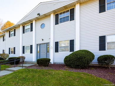 6 Yew Ct unit A, Fishkill, NY 12524 - photo 3