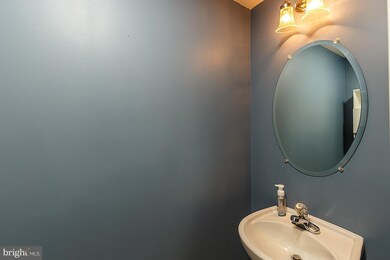 13063 Park Crescent Cir, Herndon, VA 20171 - photo 5