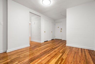 67-30 Clyde St unit 3L, Forest Hills, NY 11375 - photo 4