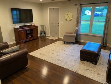 214 Cessna Ln, Shelbyville, TN 37160 - photo 2