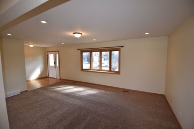 29W062 Wagner Rd, Naperville, IL 60564 - photo 7