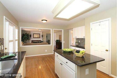 20510 Quarterpath Trace Cir, Sterling, VA 20165 - photo 5