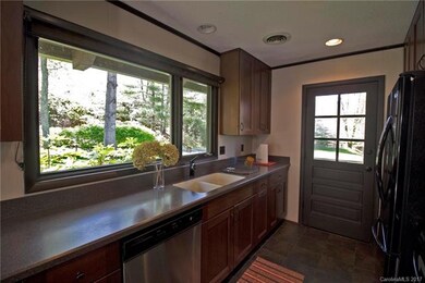 Lovely, quality cabinetry, Corian countertops, til