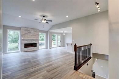 604 W Olive St, Raymore, MO 64083 - photo 3