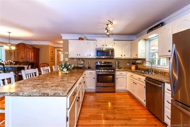 Great Counter space new Stainless Steel Appliances