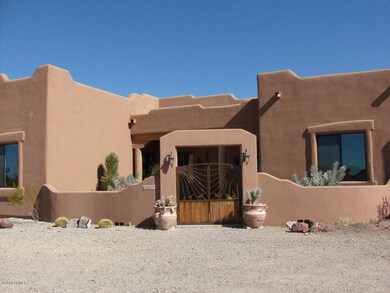 Nice Front Courtyard