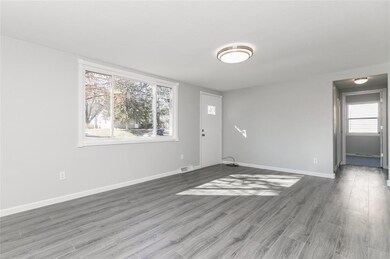 404 Linwood St SW, Cedar Rapids, IA 52404 - photo 2