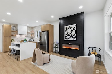 4002 Courtland Place S, Seattle, WA 98118 - photo 3