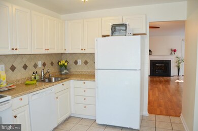4187 Pleasant Meadow Ct unit 101A, Chantilly, VA 20151 - photo 2