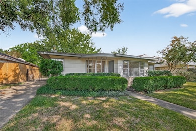 3314 Westridge St, Houston, TX 77025 - photo 2