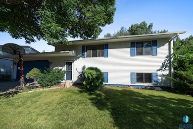 2012 E Tracy Ln, Sioux Falls, SD 57103 - photo 5