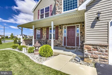 562 Daisy Dr, New Holland, PA 17557 - photo 2